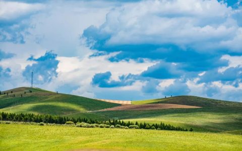 最美却人最少的城市！被称为“中国小瑞士”，夏天美到爆！（中国哪里有瑞士小镇一样的地方）