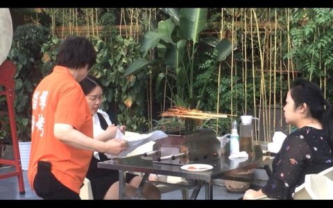 燃视点：火！重庆首个淄博烧烤体验地“落户”康莊大酒店走红(淄博重庆饭店)