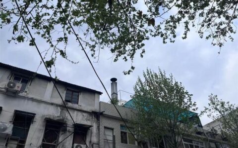 极目帮办追踪｜餐馆油烟管道低频噪音扰民，居民多次投诉难解决，记者介入后目前噪音问题已彻底解决-油烟管道噪音怎么处理好