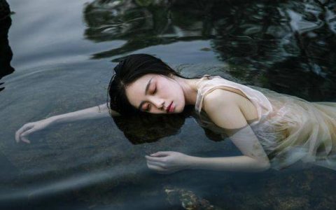 老祖宗说的“男人无毛贵如金，女人有毛混半街”是什么意思？