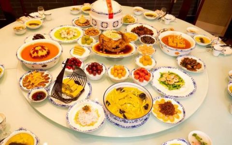 除了烧烤，淄博这些地道美食不可错过，收好这份淄博美食攻略吧！(淄博最出名的美食是什么名字)