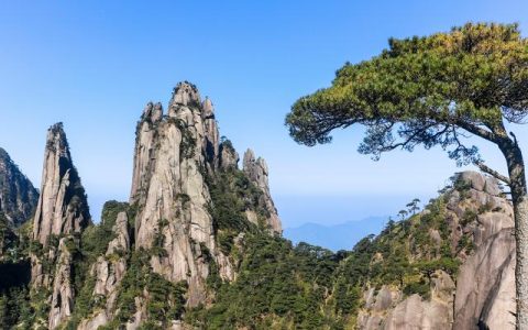 被誉为“天下第一仙峰，世上无双福地”的三清山有哪些必玩景点？-三清山的三座主峰