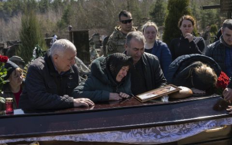 乌克兰能源专家安东·尼尔曼：我的堂弟在巴赫穆特阵亡了(安·东尼)