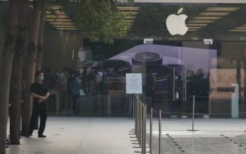 实探iPhone 14正式发售，“黄牛”加价1800元求购！目前在苹果官网下单，最长要等7周-iphone14什么时候上市