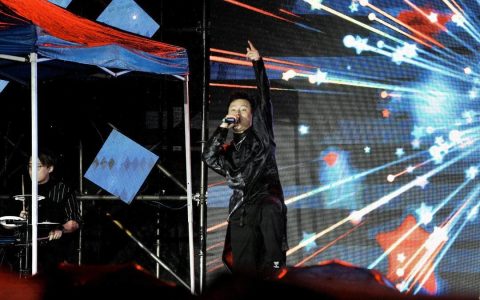 吃着烧烤看音乐会！四川“天全之夜”把美食街开进音乐会现场(天全吃饭的地方)