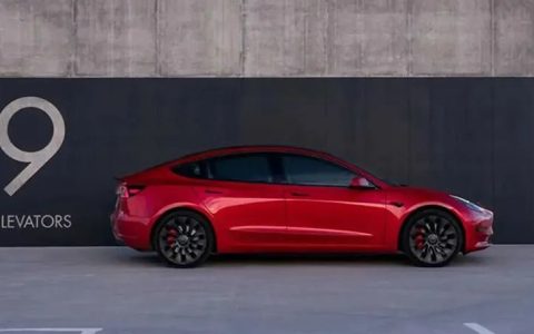 特斯拉劳动节也没闲着：一手涨价 一手上线新车(特斯拉原价多少钱一公里)