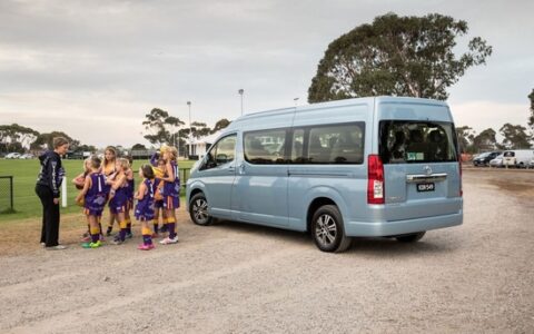 2023款丰田海狮MPV价格及图片可分期