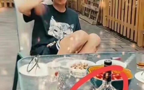 张丹峰离婚风波后首现身，心情大好，放飞自我，引起网友热议(张丹峰成名前旧照)