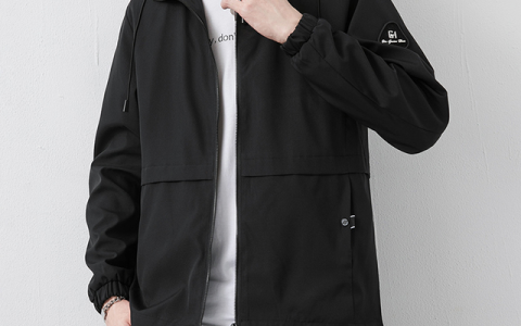 罗蒙男装属于哪个档次，是哪里的企业？罗蒙 ROMON 夹克男2022春秋季潮流时尚连帽商务外套男休闲百搭纯色上衣服男装京东好评率96%无理由退换京东配送旗舰店罗蒙 ROMON 夹克男2022春秋季潮流时尚连帽商务外套男休闲百搭纯色上衣服男装¥99罗蒙 夹克男外套秋冬季翻领纯色商务休闲时尚茄克衫修身中老年男装衣服 绿色 175京东好评率99%无理由退换京东配送罗蒙 夹克男外套秋冬季翻领纯色商务休闲时尚茄克衫修身中老年男装衣服 绿色 175¥399罗蒙旗舰店 品牌男装春秋学生棒球服宽松青少年外套夹克上衣帅气港风 8905灰色 XL京东好评率86%无理由退换旗舰店罗蒙旗舰店 品牌男装春秋学生棒球服宽松青少年外套夹克上衣帅气港风 8905灰色 XL¥199已下架罗蒙 ROMON 夹克男士外套春秋季潮流时尚迷彩连帽夹克衫青年休闲百搭工装上衣服男装京东好评率97%无理由退换京东配送旗舰店罗蒙 ROMON 夹克男士外套春秋季潮流时尚迷彩连帽夹克衫青年休闲百搭工装上衣服男装¥168