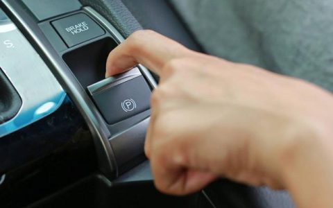 车起步前，有必要手动解除电子手刹吗？需要手动解除（电子手刹起步的时候需要松手刹吗为什么）