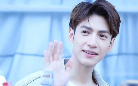 “罗云熙字体”走红，比“赵今麦字体”还好看，阅卷老师爱不释手(罗云熙字体图片大全高清)