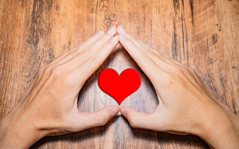 没有什么是真正放不下的，只要你能忍住不联系