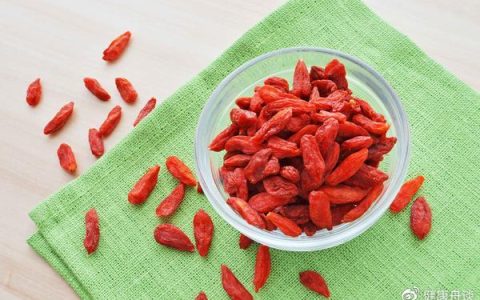 都知道枸杞养生效果好，却不知它若搭配这3类药材，能养肝健脾！-枸杞搭配什么最好喝