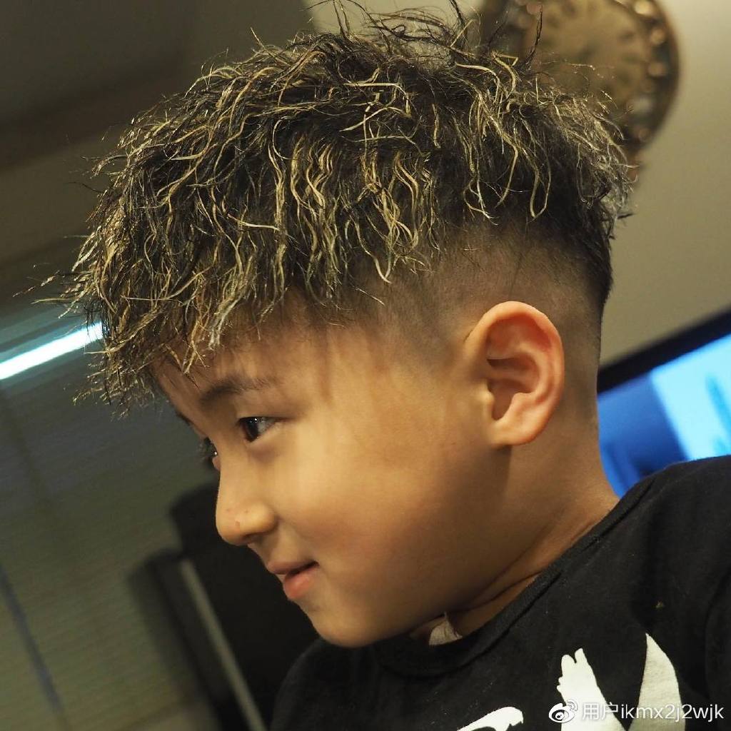 最帅气的三种小男孩发型，效果就是不一样，剪完真时尚-帅气2024小男孩发型短发