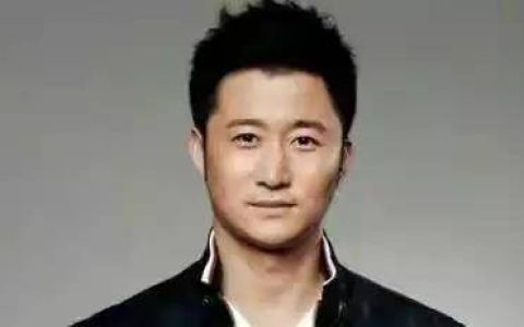 嘎子无耻！跟吴京和张一山蹭完，2万小时卖299，跟张一山的联系就不管了