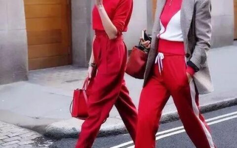 怪不得女人都不穿阔腿裤了，今年流行这条“校服裤”，显瘦又减龄(女孩子穿阔腿裤好看吗图片)