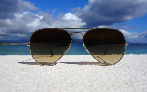 原创
太阳镜和墨镜有什么区别，太阳镜和墨镜的区别和特点（太阳镜和墨镜区别）