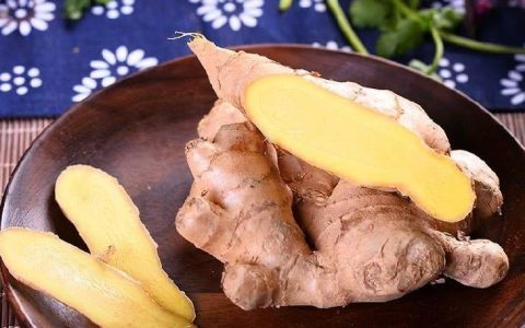 生姜和此物一起泡，越喝越瘦，排出隔夜黑臭宿便，口臭也没有了