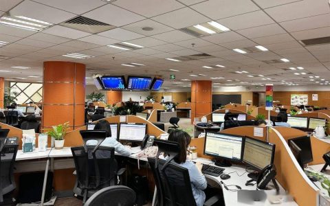 一天接听3700余个电话是什么体验？(外卖员一个月话费多少)