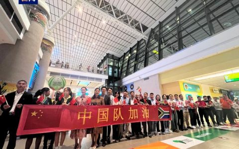 中国乒乓球队抵达南非德班，开启世乒赛征程(中国乒乓球参加世乒赛)