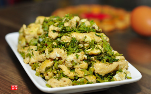 香椿炒鸡蛋：一道美味又健康的家常菜（香椿炒鸡蛋怎么炒）