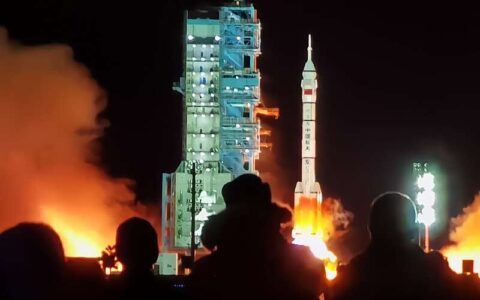 神舟十三号载人飞船升空