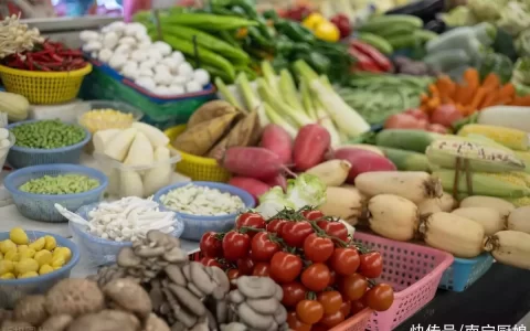 建议中老年人：多吃这2种碱性食物，随手一炒，鲜香解馋，嘴不臭