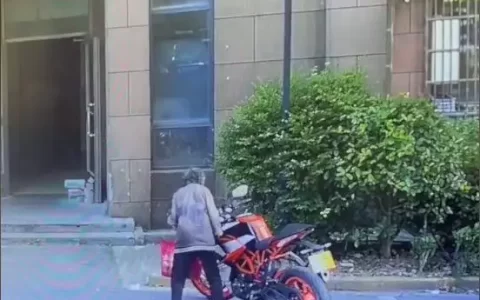 执行款终于到账！摩托车被老人故意一推，他开启10个月艰辛维权路