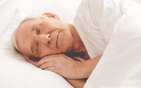 别被“8小时睡眠论”给忽悠，50岁后，最佳睡觉时间是多少？午睡可能影响寿命！医生提醒：过了50岁，牢记午睡“三不要”（50岁后睡眠时间不再是8小时）