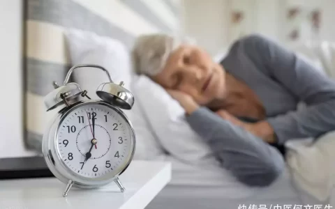 大家都被“8小时睡眠论”洗脑了？50岁后，最佳睡觉时间是多久？