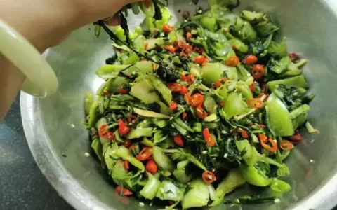 云南水腌菜韩国夫人带火了一种新穿法：叫“外素里艳”，优雅减龄又显气质-云南水腌菜图片