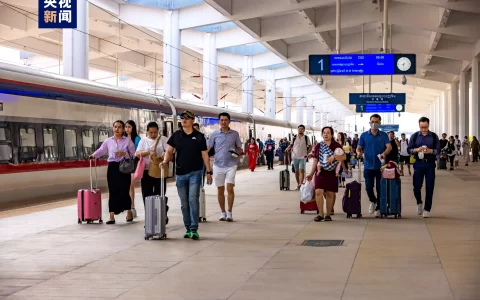 中老铁路旅客发送量突破1600万人次 出入境人员超2万人次拥有最性感嘴唇的这十位女明星，每个都妩媚动人，身材惹火性感（中老铁路车型）