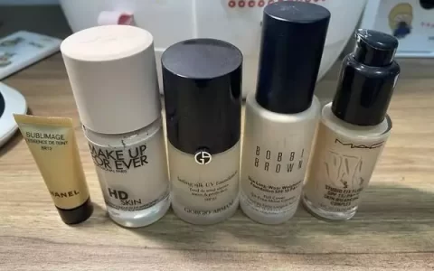 油皮粉底液自用推介，空瓶3个真心试用报告！黄老师也是“硬茬”，关掉打赏，自曝年龄，生活照透露走红秘密(油皮粉底推荐)