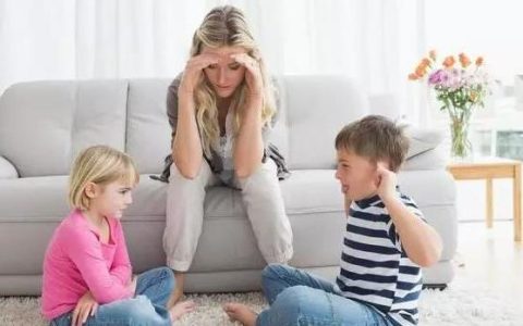 孩子做错事不承认，家长不要着急批评，机智的父母都用这3招-孩子做错了不承认家长该怎么办