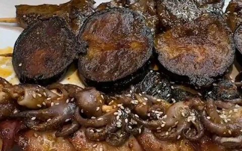 陕西：女子遇“烧烤刺客”？3串肉2串素要103元，店家回应很真实(陕西人更喜欢的烧烤连锁)