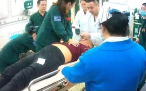 27岁小伙，凌晨突发脑梗，2小时后离世，医生叹息：饭后最忌1件事