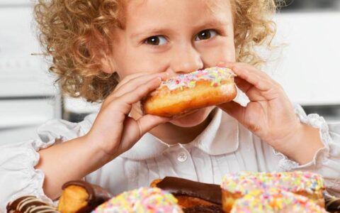 抑郁症患者常见的“小动作”，中招三个就要小心咯！-抑郁病人的常见小动作