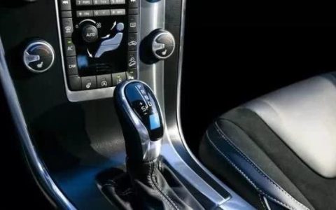 五个步骤告诉你自动挡汽车的正确停车方式！（自动挡汽车如何正确停车?涨知识）