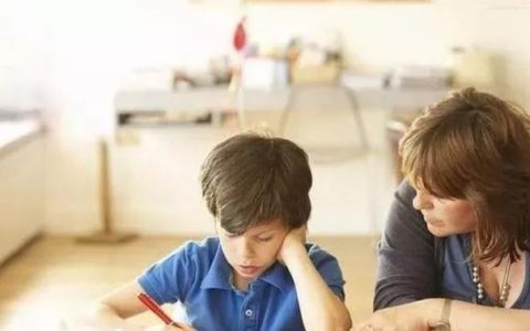 父母做错事不道歉，会造成孩子教养缺失，家长要勇于承认错误-父母做错了事从来不承认