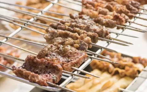 如何自己做烧烤？(自己弄烧烤最简单基础的调料)