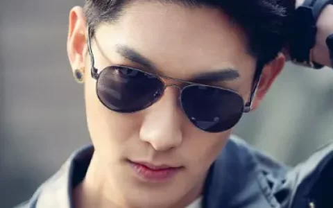 墨镜偏光和非偏光有什么区别？（墨镜镜片偏光和非偏光）