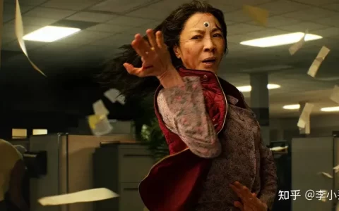 如何评价杨紫琼主演的电影《瞬息全宇宙》？(瞬息间什么意思)