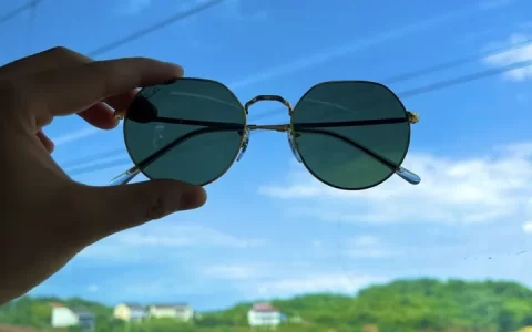 墨镜有必要选择带偏光功能的吗？（中国十大太阳镜品牌）