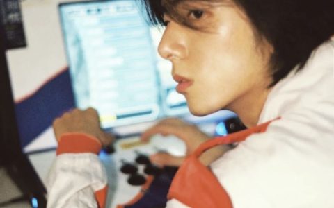 酷酷的男生头像，超级好看那种？(酷酷的男生头像动漫 霸气)