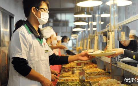 公务员工作餐食堂，建议向老百姓时尚（公务员食堂饭菜）
