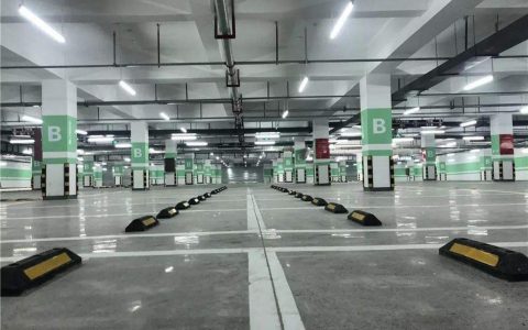 上市价格坚挺一分不降，如今最高降18.6万，这4款豪华SUV不香了？（2021年上市新款豪华suv大全）