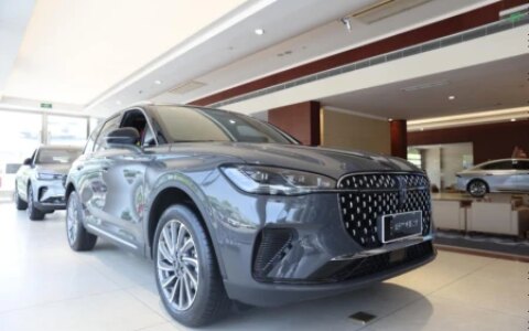 谁才是真美式豪华？全新冒险家对比凯迪拉克XT4告诉你答案！（冒险家实力）