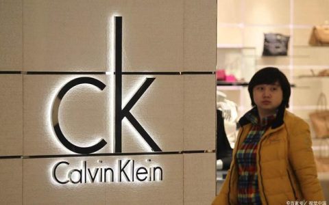 ck属于什么档次的品牌，ck属于轻奢品牌吗？(ck品牌属于什么档次)