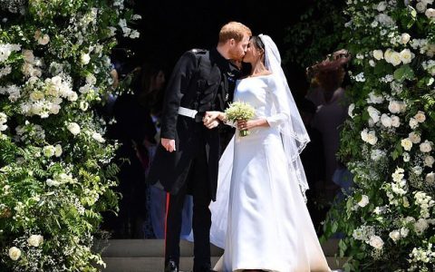 好尴尬！梅根称婚礼三天前就和哈里秘密结婚了，结果被打脸（梅根哈里认识）