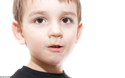 小儿氨酚黄那敏颗粒给你家孩子吃过吗，这些情况不要吃(小儿氨酚黄那敏颗粒有什么危害吗)